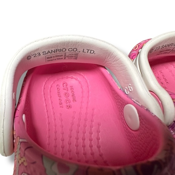 Hello Kitty Crocs Clog Pink Toddler Size 6 - Picture 3 of 10